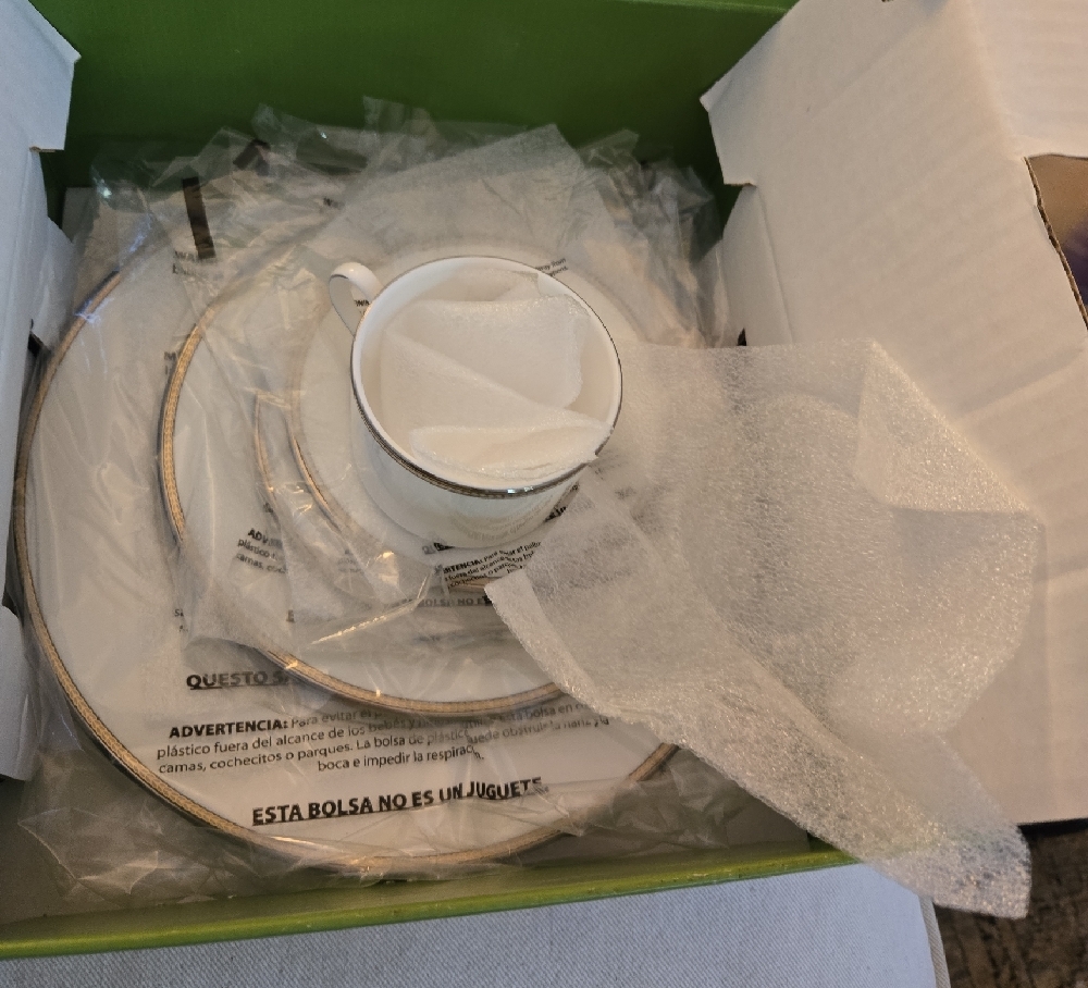 kate spade White and Gold Dinnerware Collection - Picture 4 of 6